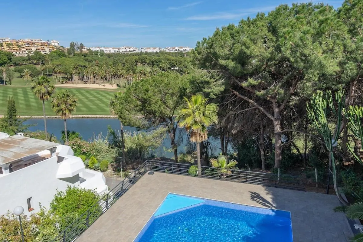 贝纳尔马德纳Relaxing Family Retreat With Stunning Golf Views别墅
